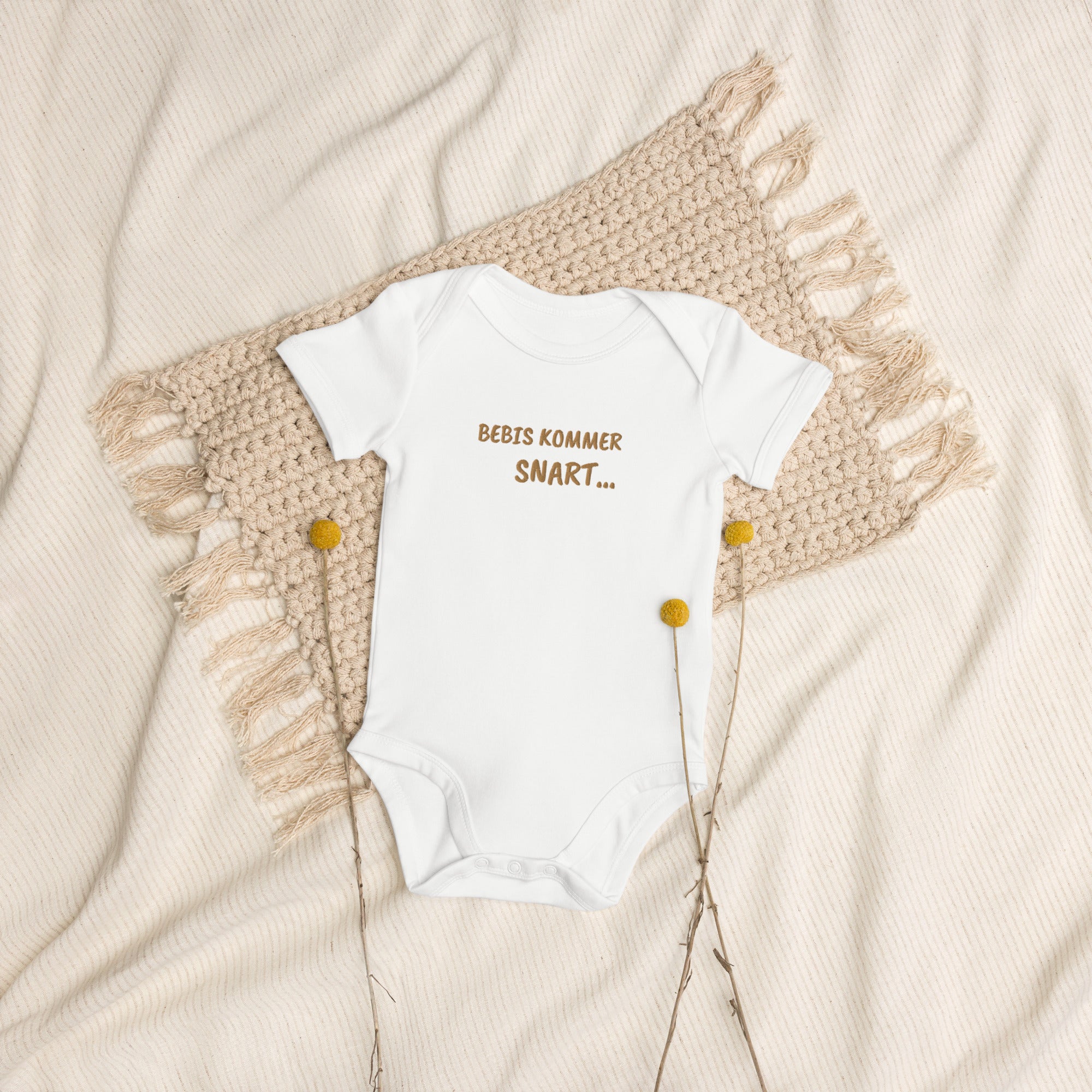 Bebis Kommer Snart Embroidered Organic Cotton Bodysuit