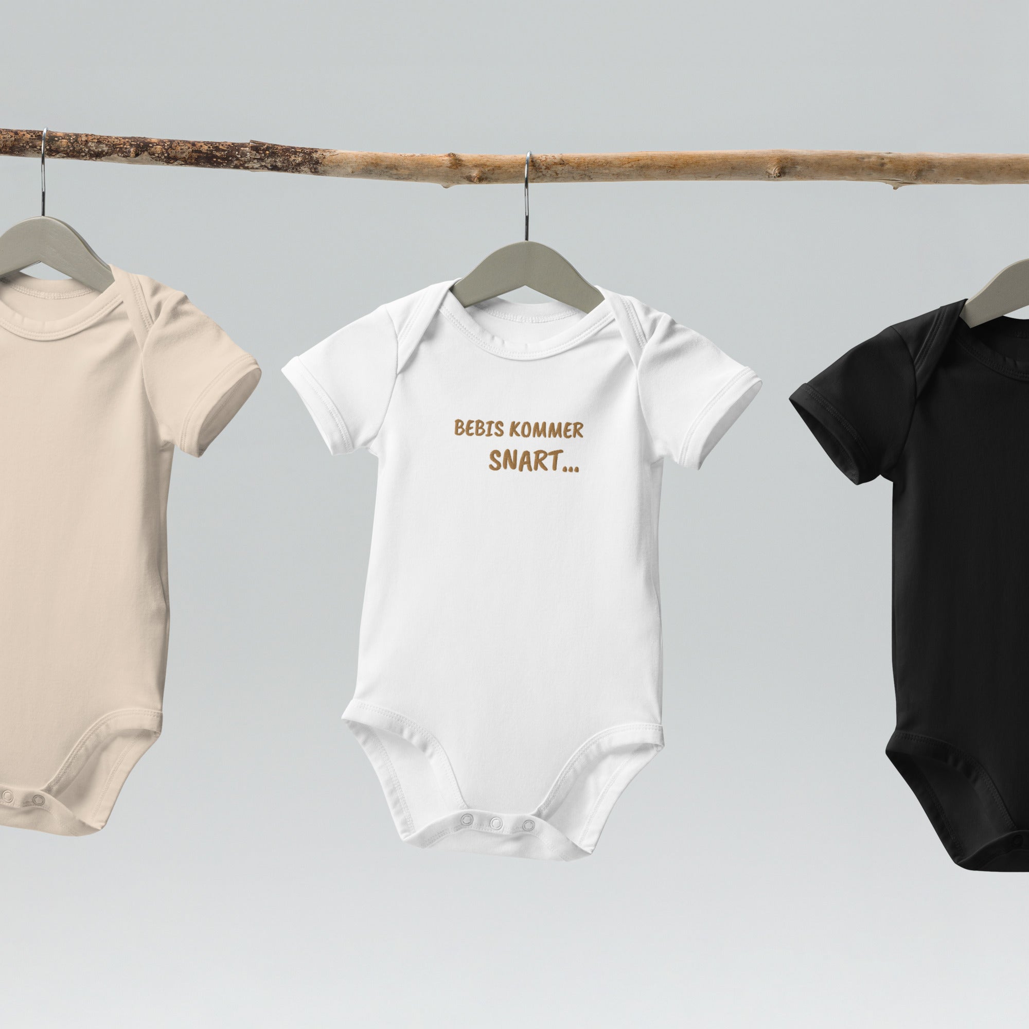 Bebis Kommer Snart Embroidered Organic Cotton Bodysuit